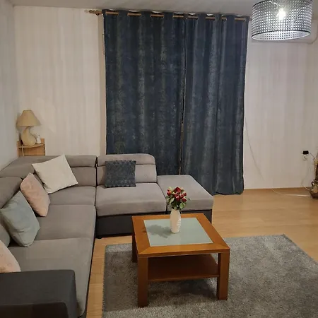 Luna Apartment *