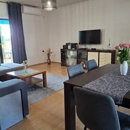 Luna Apartment *